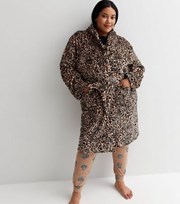 New Look Curves Brown Leopard Print Fleece Dressing Gown